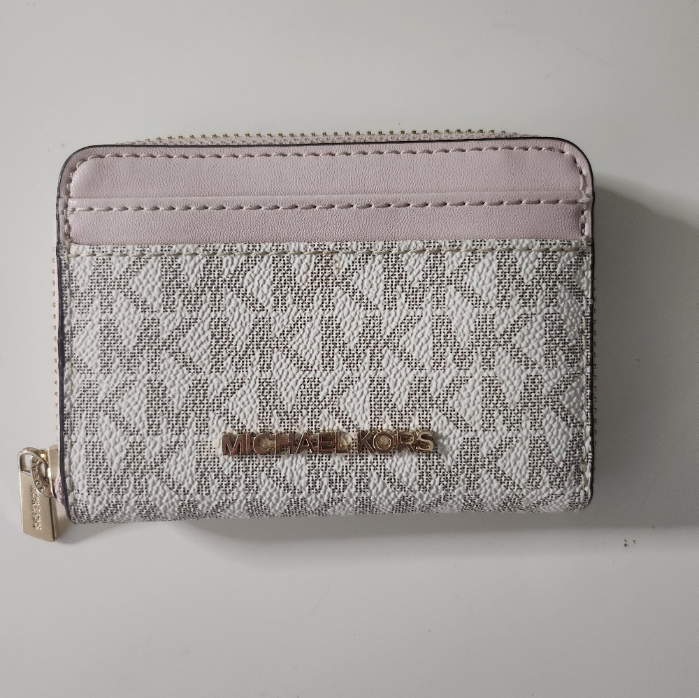 Michael Kors Wallet Signature logo